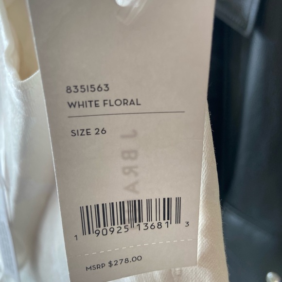 26 🔖 J BRAND Photo Ready Mid-Rise Crop Capri Jeans White Floral 8351563 $278 - Picture 12 of 12